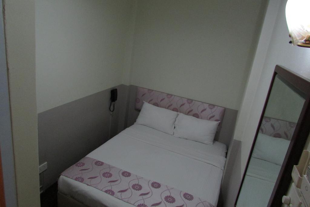 Khách sạn Meriton 2*