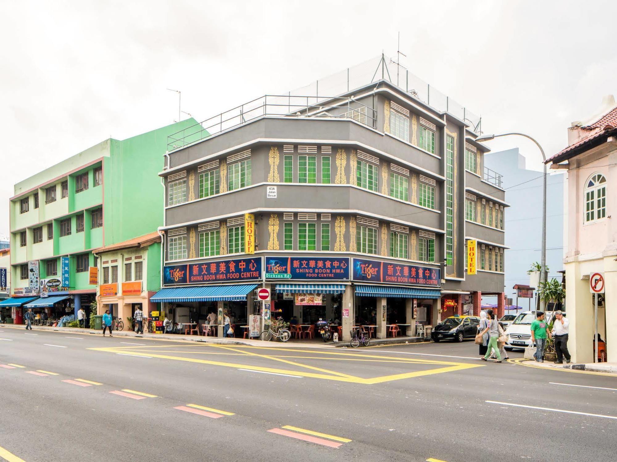 Khách sạn Meriton 2*
